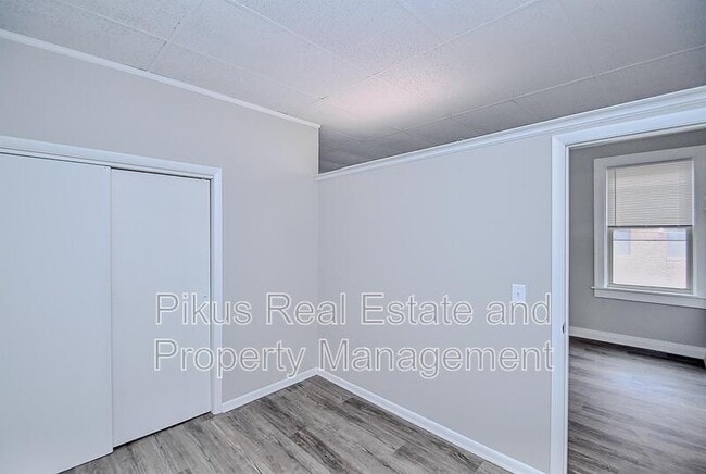 Building Photo - 111 Lincoln Way W