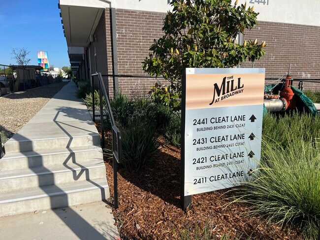 Building Photo - 2431 Cleat Ln