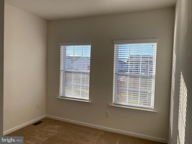 Building Photo - 279 N Bayberry Pkwy