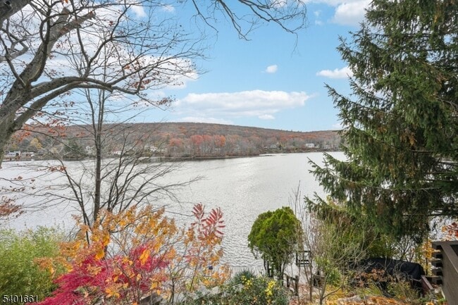 Building Photo - 197 Point Breeze Dr