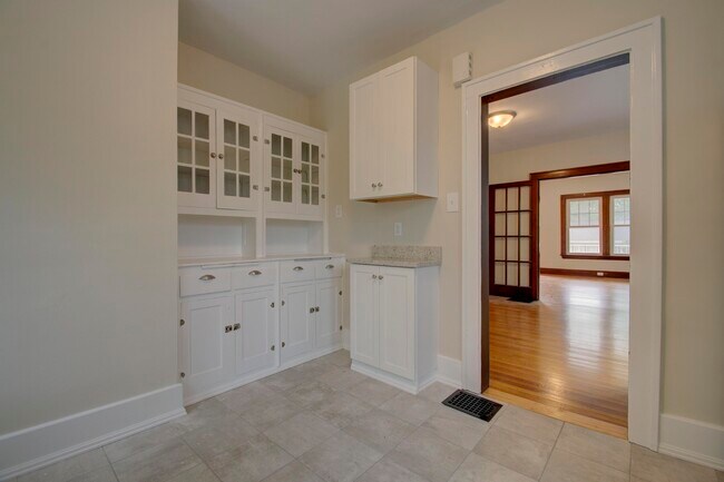 Building Photo - 1026 Altavia Ave