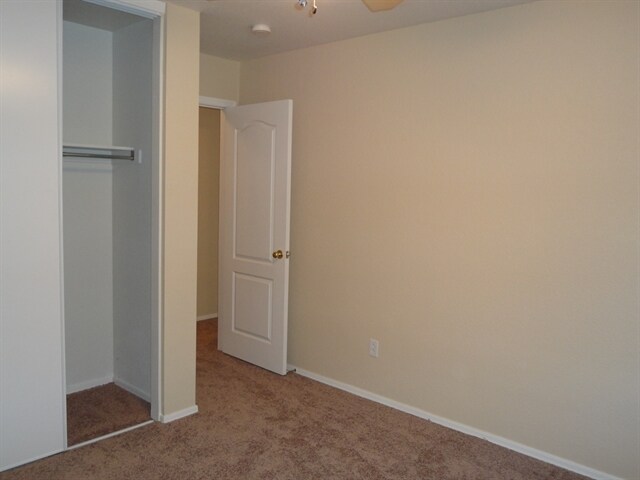 Building Photo - 211 E Valley View Dr