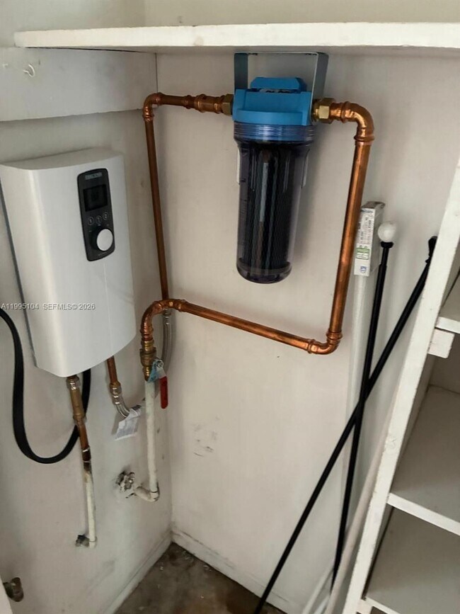 Building Photo - 141 NE 10th Ave