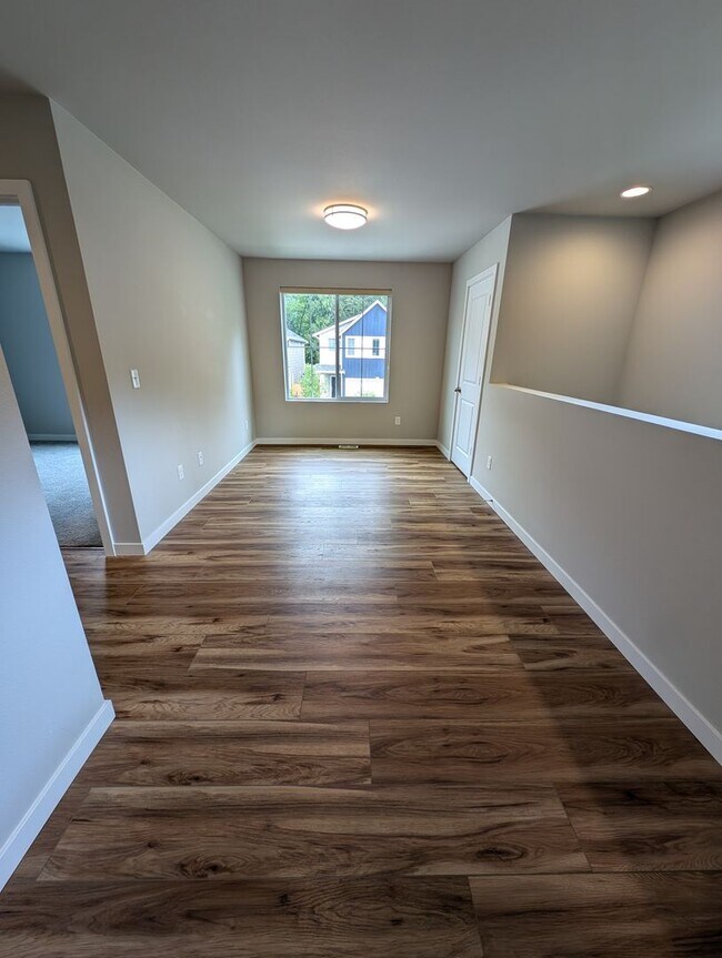 Building Photo - Pristine Bremerton 3 Bedroom Home AVAILABL...