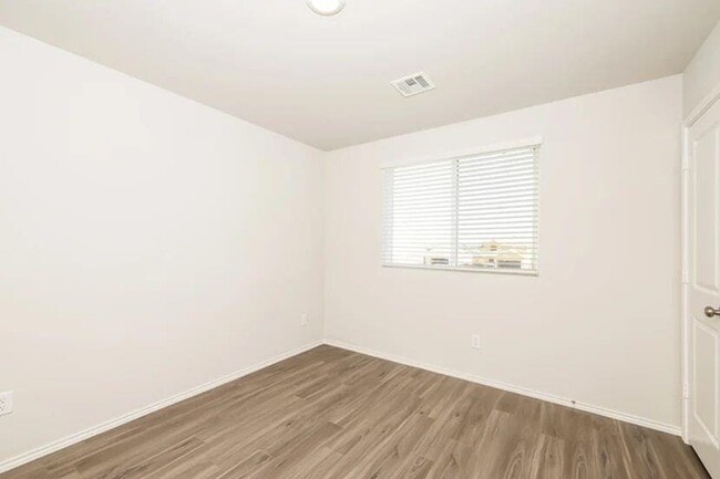 Building Photo - 1909 Crimson Lake Blvd