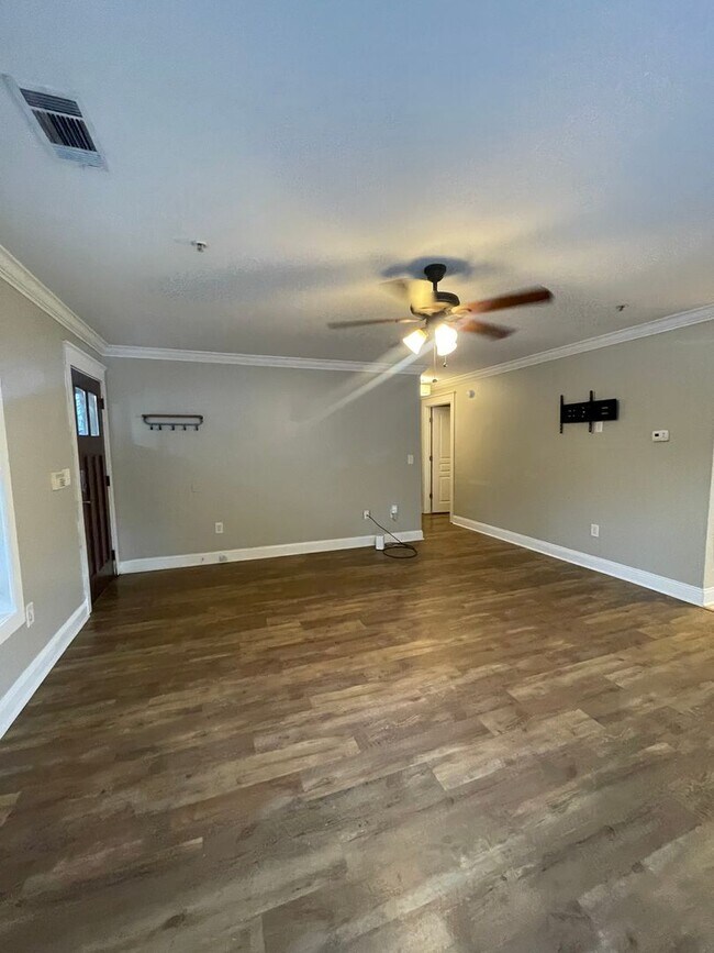 Building Photo - Two Bedrooms Available in this Three Bedroom Flat, Female Applicants!