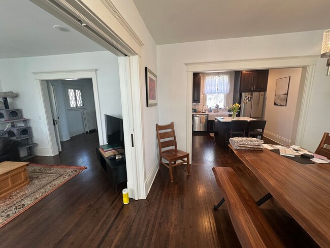 Building Photo - Spacious 3-Bedroom with Luxury Upgrades!!