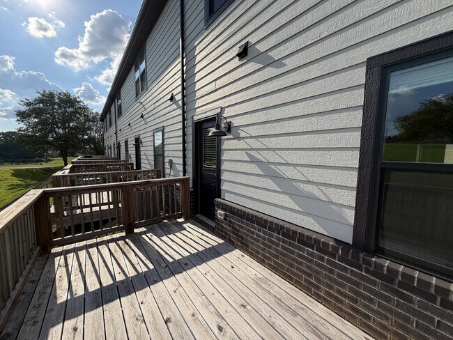 Building Photo - 504 Jonathan Wade Cir
