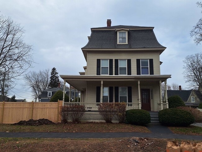 Building Photo - 1934 Elm St