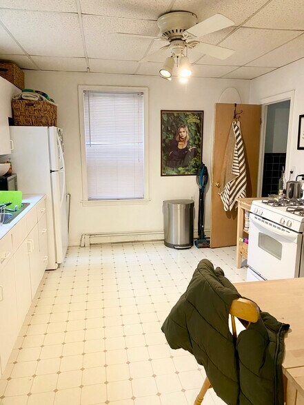 Building Photo - 160 Otis St