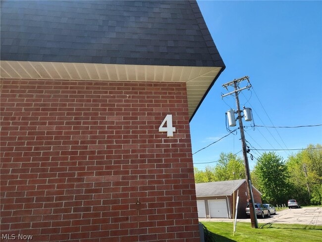 Building Photo - 216 Moore Rd