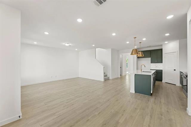 Building Photo - 1901 Jamestown Wy