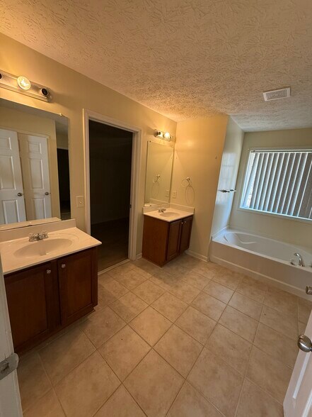 Building Photo - 4660 Duval Point Way SW