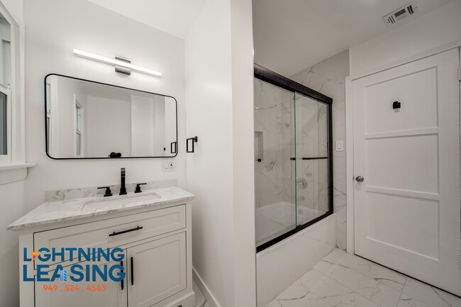 Building Photo - 1363 1/2 Hauser Blvd-4D