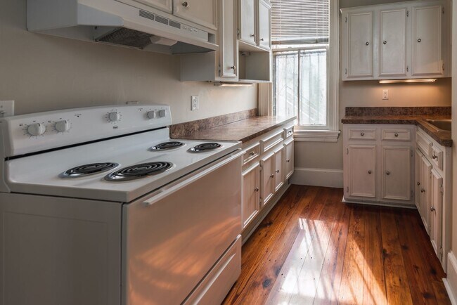 Building Photo - Lilac House