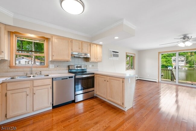 Building Photo - 18 W River Styx Rd