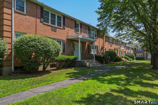 Building Photo - 9 Grandview Dr