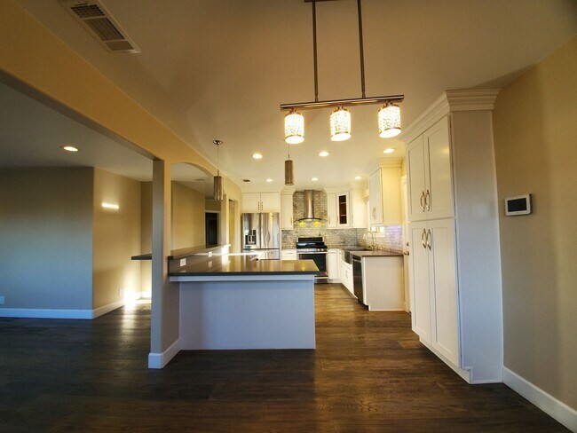 Building Photo - Stunning home in san mateo