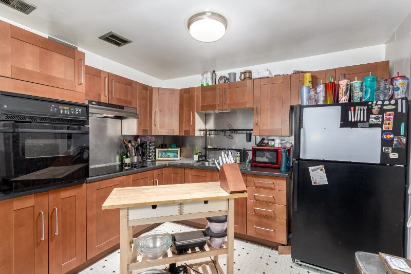 Building Photo - 2801 W Glenrosa Ave
