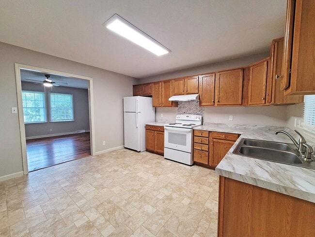 Building Photo - 8600 Reedy Creek Rd