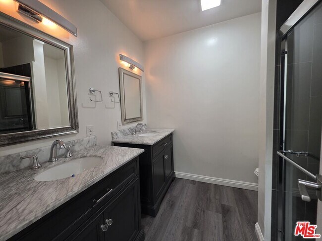 Building Photo - 517 N Francisca Ave