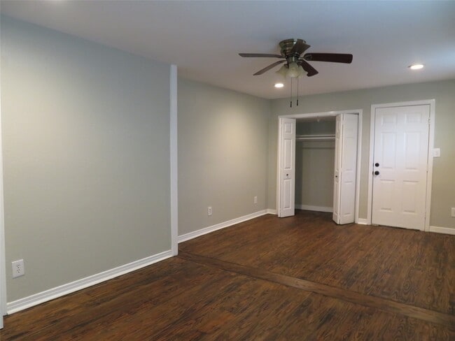 Building Photo - 5010 Walker St