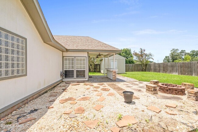 Building Photo - 412 Crest Cir
