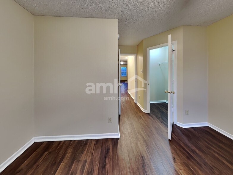 Building Photo - 6503 W Philadelphia Dr