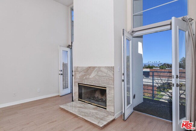 Building Photo - 5350 White Oak Ave