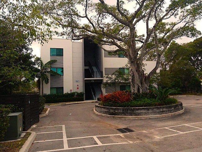 Primary Photo - 3050 NW 68th St