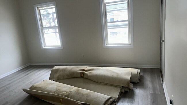 Building Photo - 399 Alden St