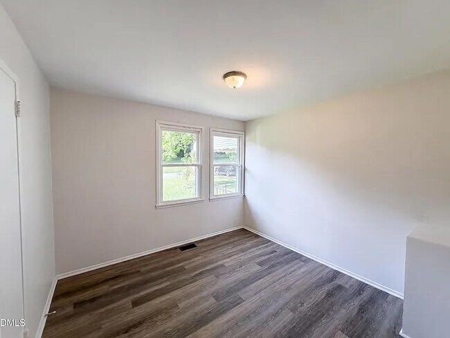 Building Photo - 416 Robin Hood Dr