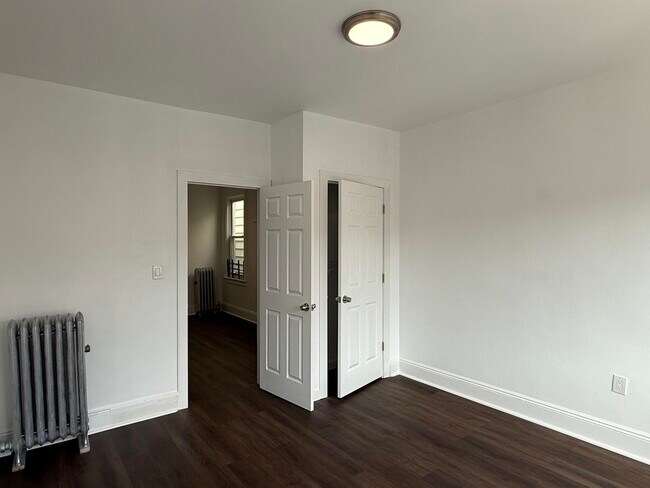 Building Photo - 1403 8th St