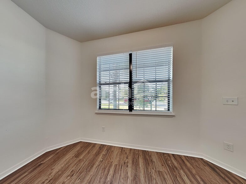 Building Photo - 11870 Thicket Wood Dr