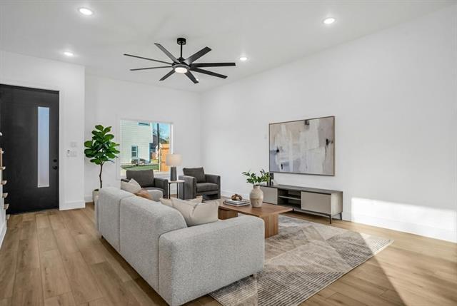 Building Photo - 305 Eggar St