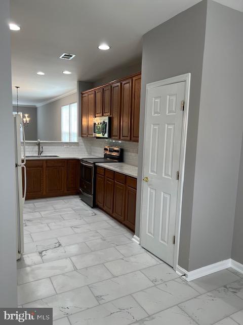 Building Photo - 16919 Four Seasons Dr