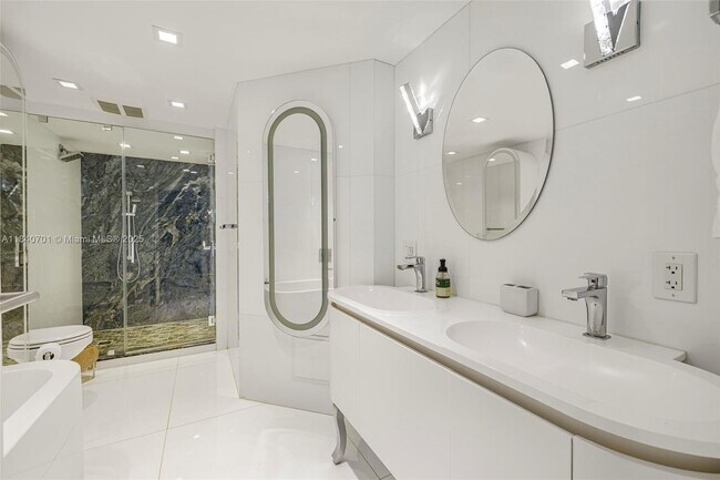 Building Photo - 9511 Collins Ave