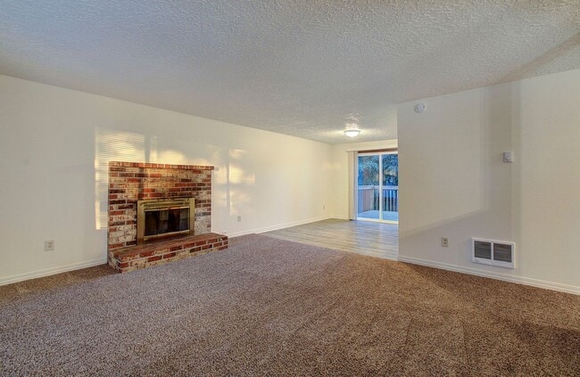 Building Photo - Coveted Cascade Park Area Split Entry Home