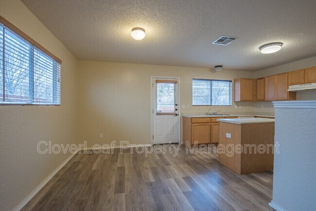 Building Photo - 8907 Laguna Falls