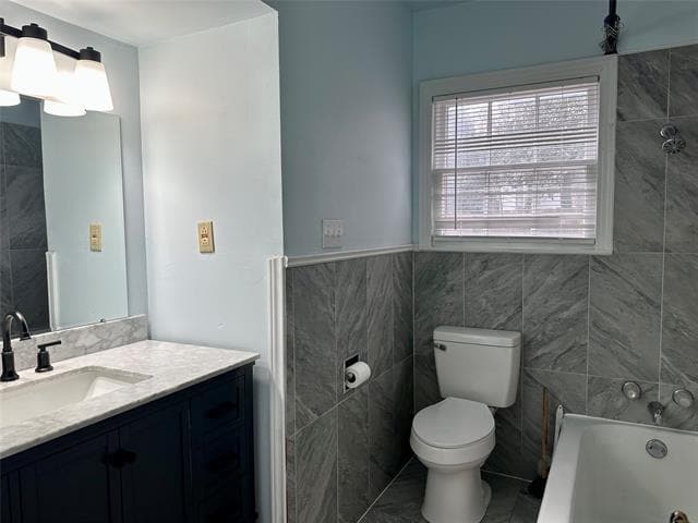 Building Photo - 211 Country Club Rd