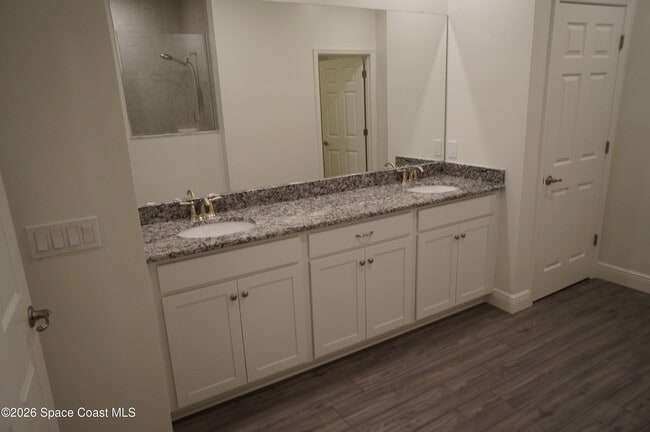 Building Photo - 153 Oakcrest Ave NE