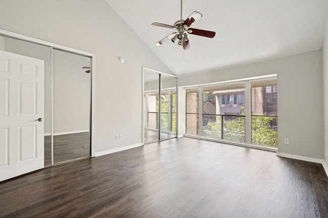 Building Photo - Prime Las Colinas Location! Spacious Condo Minutes from Dining, Entertainment & Major Employers