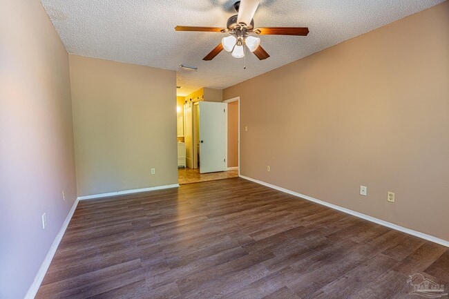 Building Photo - 6242 Ridgegate Cir