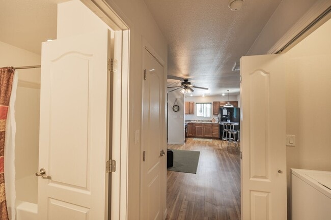 Building Photo - 800 Sherwood Dr