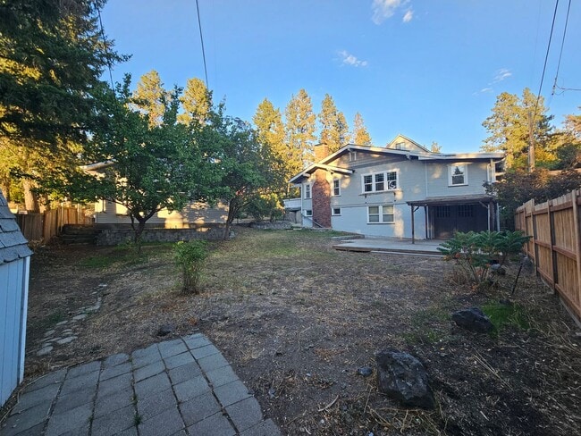 Building Photo - Beautiful Home on South Hill