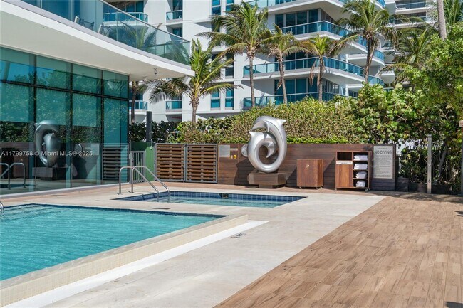 Building Photo - 9349 Collins Ave