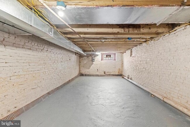 Building Photo - 1669 N Milton Ave