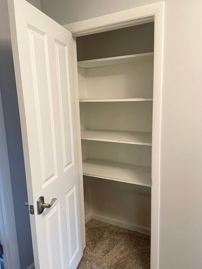 Building Photo - 290 Shawnee Dr