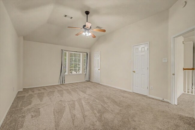 Building Photo - 10840 Sycamore Dr N