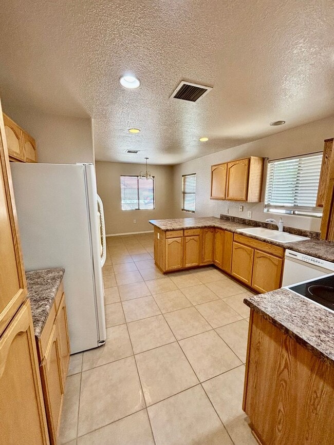 Building Photo - 4413 Redwood St